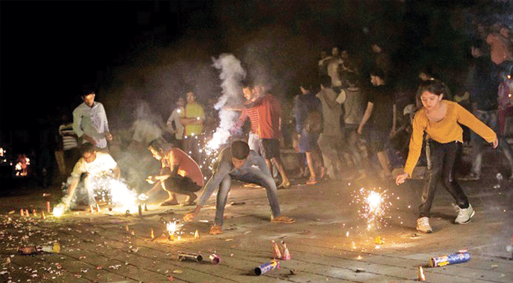 আতশবাজি পোড়াতে গিয়ে শিশুসহ দগ্ধ ৫