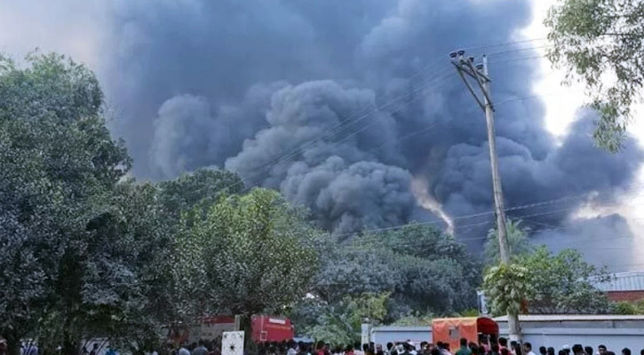 বোতাম তৈরির কারখানার আগুন নিয়ন্ত্রণে, মৃত্যু ১