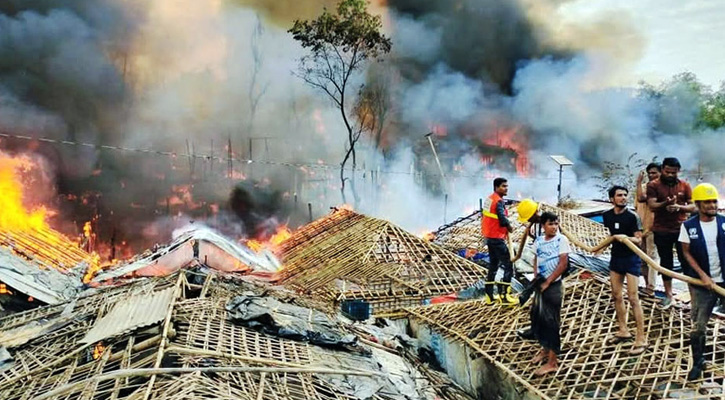 রোহিঙ্গা ক্যাম্পে ৫৫৪ ঘর পুড়ে ছাই, মৃত্যু ২