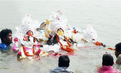 আজ বিজয়া দশমী, প্রতিমা বিসর্জনের মাধ্যমে শেষ হচ্ছে দুর্গোৎসব