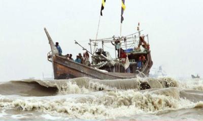 বাংলাদেশি মাছ ধরার ট্রলার লক্ষ্য করে গুলিবর্ষণ, নিহত ১